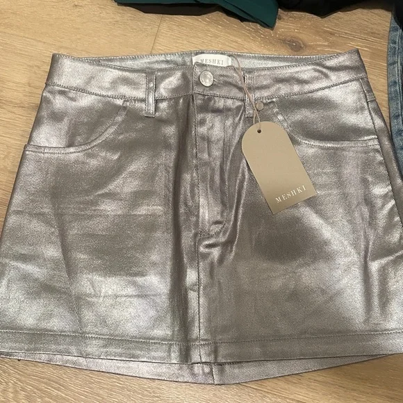 Meshki Carlie Metallic Silver Mini Skirt - Picture 3 of 4